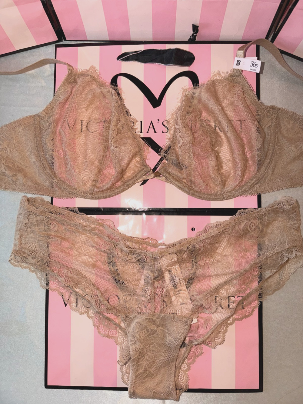 Victorias Secret Bra Very Sexy Low Cut Demi 36DD Medium Cheeky Beige